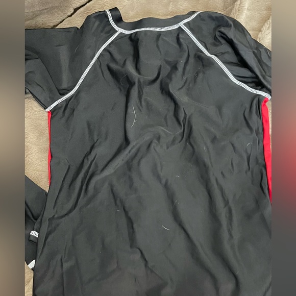 black and red swim shirt - Picture 3 of 3